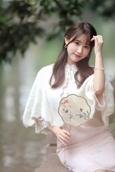 帝王怀孕肚腹圆隆憋尿